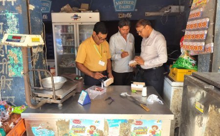 Gautam budh nagar खाद्य सुरक्षा अधिकारियों द्वारा लगभग 300 किलो पनीर मानव उपभोग हेतु अनुपयुक्त होने के कारण कराया गया नष्ट