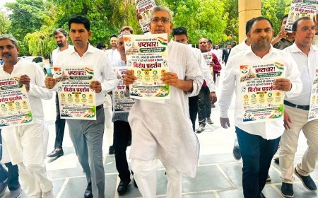 राम मंदिर चंदा चोरी, भ्रष्टाचार आदि के विरुद्ध कांग्रेसजनों ने प्रदर्शनकर  राष्ट्रपति के नाम ज्ञापन सौंपा।