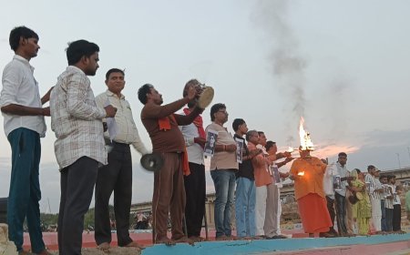 भरत तिवारी को श्रद्धांजलि शहीद का दर्जा देने की मांग