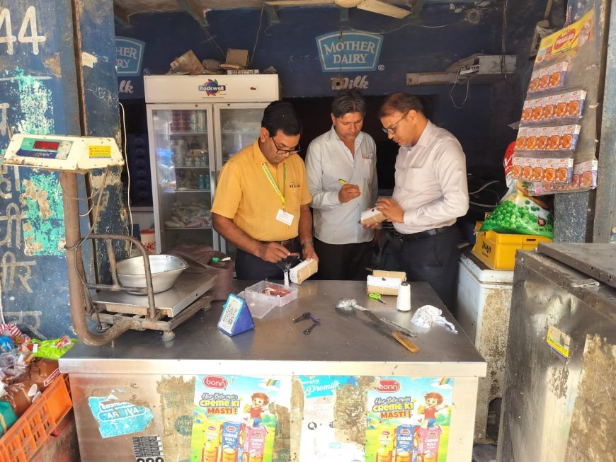Gautam budh nagar खाद्य सुरक्षा अधिकारियों द्वारा लगभग 300 किलो पनीर मानव उपभोग हेतु अनुपयुक्त होने के कारण कराया गया नष्ट