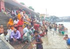 गुरु पूर्णिमा पर आहार के गंगा घाटों पर उमड़ा आस्था का सैलाब