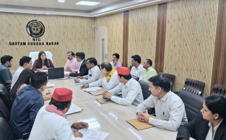 Gautam budh nagar अग्नि सुरक्षा मानकों के शत-प्रतिशत अनुपालन को लेकर जिलाधिकारी की अध्यक्षता में महत्वपूर्ण बैठक संपन्न