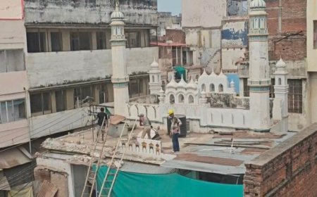 वाराणसी में सड़क चौड़ीकरण के लिए 5 मस्जिदों के प्रभावित हिस्से हटाए गए, आपसी सहमति से शुरू हुई कार्रवाई