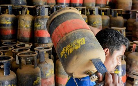 1 जुलाई से लागू हुए बड़े बदलाव: कमर्शियल गैस सिलेंडर सस्ता, डीजल पर राहत, लेकिन नई कार खरीदना हुआ महंगा