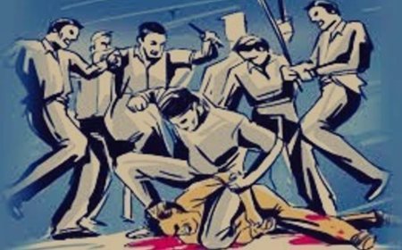 शादी से इनकार का खौफनाक बदला: युवती के पिता और भाई का अपहरण, जंजीरों से बांधकर पीटा