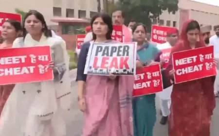 मॉनसून सत्र के पहले दिन सपा सांसदों का प्रदर्शन, डिंपल यादव की अगुवाई में संसद से जंतर-मंतर तक मार्च