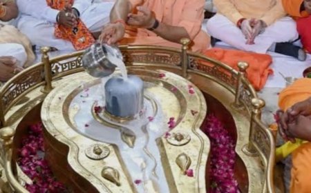लोधेश्वर धाम पहुंचे मुख्यमंत्री योगी, किया अभिषेक और विकास कार्यों की समीक्षा
