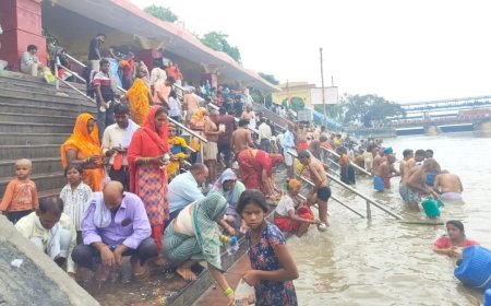 गुरु पूर्णिमा पर आहार के गंगा घाटों पर उमड़ा आस्था का सैलाब