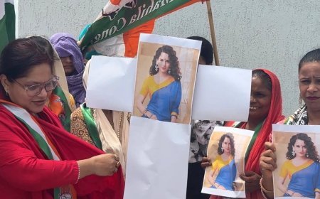 महिला कांग्रेस ने अभिनेत्री एवं सांसद कंगना रनोट के खिलाफ जोरदार विरोध प्रदर्शन