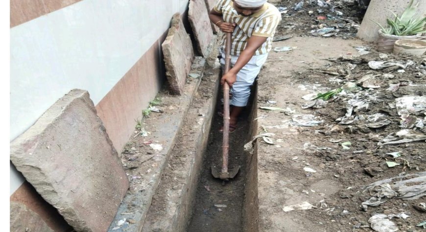 सेक्टर-19 में नालियों और पटरियों पर अतिक्रमण के खिलाफ प्राधिकरण सख्त, जलभराव या दुर्घटना होने पर भवन आवंटी होंगे ज़िम्मेदार