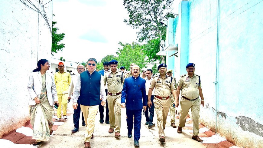 माननीय न्यायमूर्ति/प्रशासनिक न्यायाधीश गौतमबुद्धनगर अजय भनोट ने जिला कारागार का किया निरीक्षण