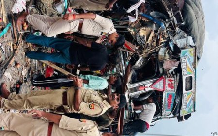 बरेली में दो ट्रकों की भीषण भिड़ंत, दो लोगों की मौके पर मौत