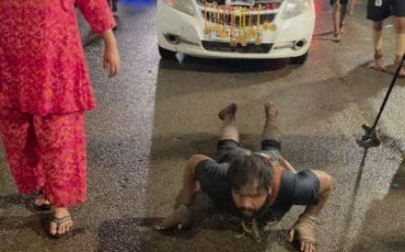 आस्था और भक्ति की अनोखी मिसाल, 72 दिनों तक दंडवत प्रणाम करते हुए हरिद्वार से गाजियाबाद पहुंचा शिवभक्त हिमांशु