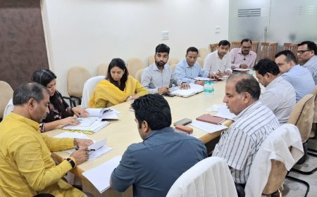 बाढ़ की तैयारियों को लेकर मा0 प्रभारी मंत्री जी ने की समीक्षा बैठक