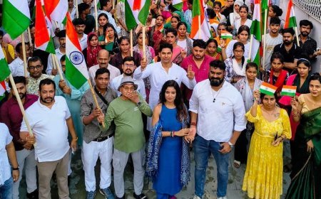 आर्य फैशन्स ने 'हर घर तिरंगा' अभियान के तहत निकाली भव्य रैली, देशभक्ति के रंग में रंगे कर्मचारी