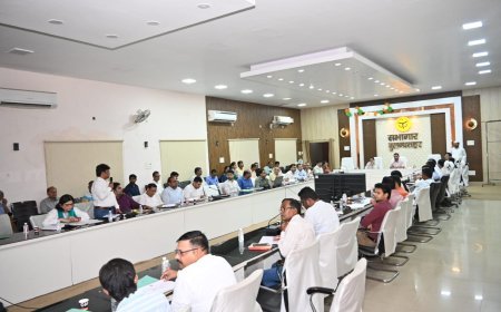 डीएम ने 50 लाख से अधिक लागत की परियोजनाओं की समीक्षा की, धीमी प्रगति पर नोटिस जारी करने के निर्देश