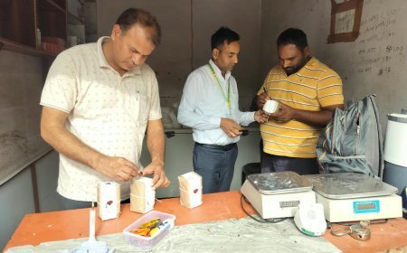 गौतमबुद्ध नगर में खाद्य विभाग का बड़ा एक्शन, रक्षाबंधन से पहले 40 सैंपल लैब भेजे, 910 किलो मिलावटी पनीर और मिठाइयां नष्ट
