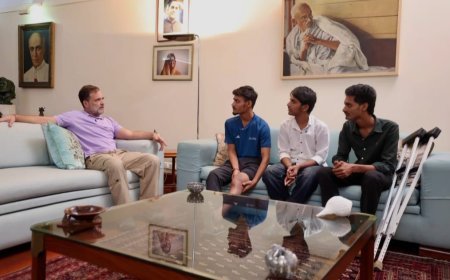 ‘मैं इन युवाओं के साथ खड़ा हूं’, बिहार छात्र आंदोलन के घायलों से मिले राहुल गांधी