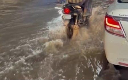 येलो अलर्ट के बीच काशी में झमाझम बारिश, सड़कों और गलियों में पानी भरने से परेशानी