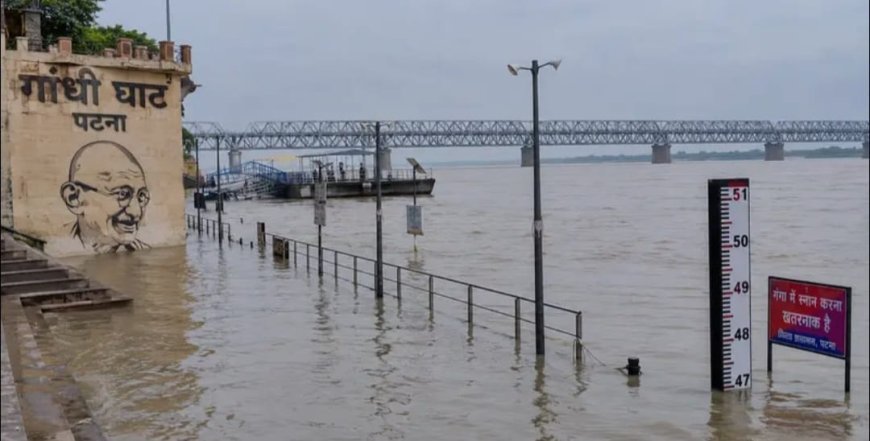 बिहार: पटना के गांधी घाट पर गंगा का पानी उच्चतम बाढ़ स्तर पार, गंगा किनारे के इलाकों में विशेष सतर्कता