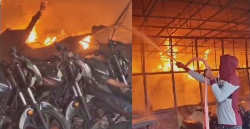 बांदा : बाइक शोरूम में भीषण आग लगने से कई नई गाड़ियां जलकर खाक