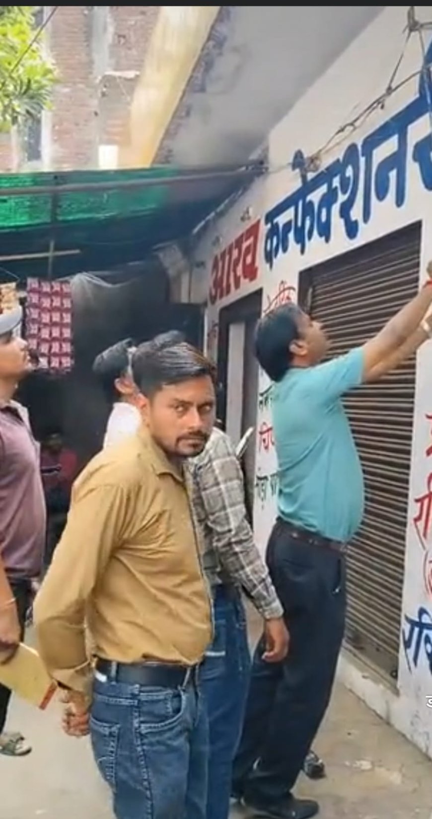बिजली चोरी रोकने को विद्युत विभाग ने की छापेमारी