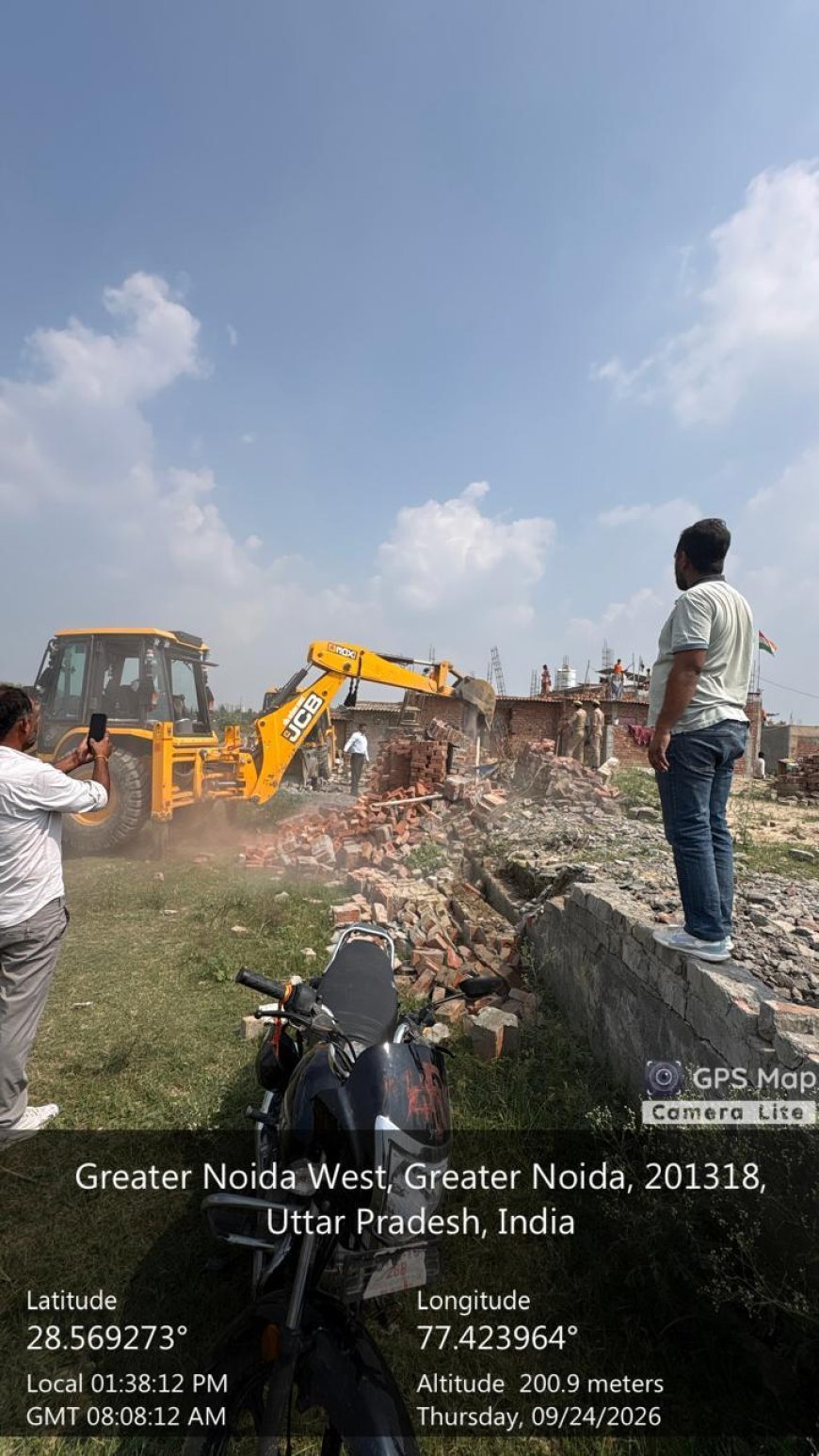 ग्रेनो प्राधिकरण ने भनौता में अवैध निर्माण पर चलाया बुल्डोजर